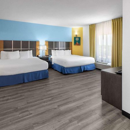 Days Inn & Suites By Wyndham Lubbock Medical Center Екстер'єр фото