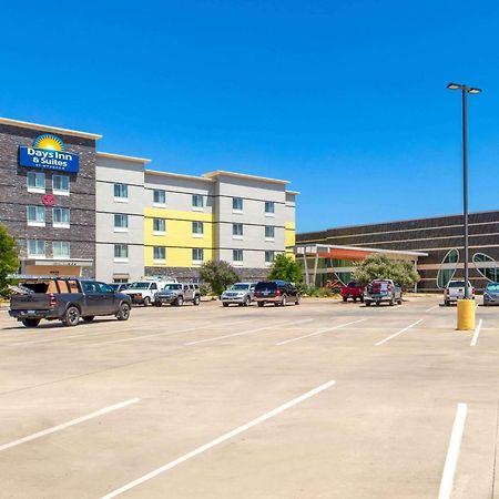 Days Inn & Suites By Wyndham Lubbock Medical Center Екстер'єр фото