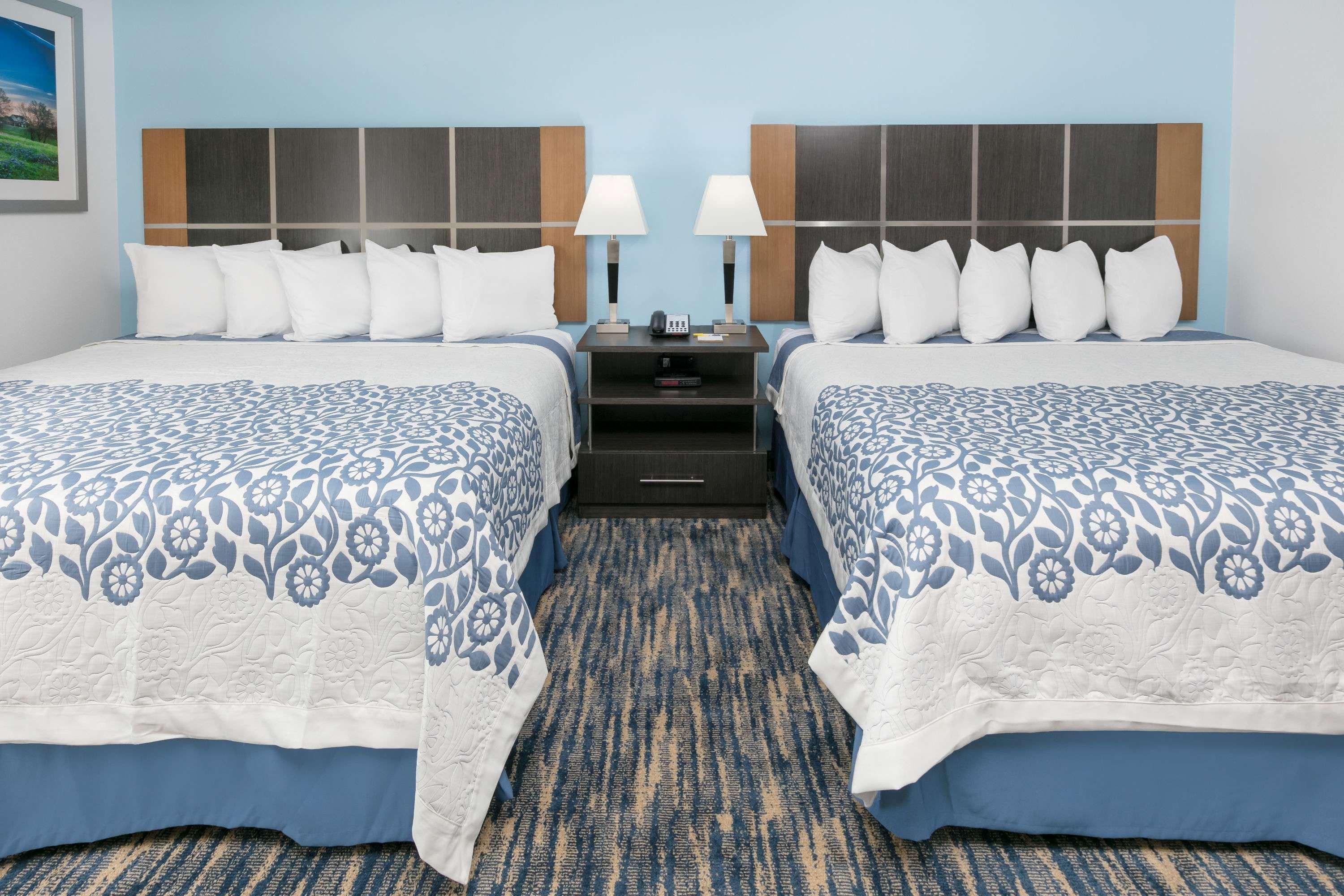 Days Inn & Suites By Wyndham Lubbock Medical Center Екстер'єр фото