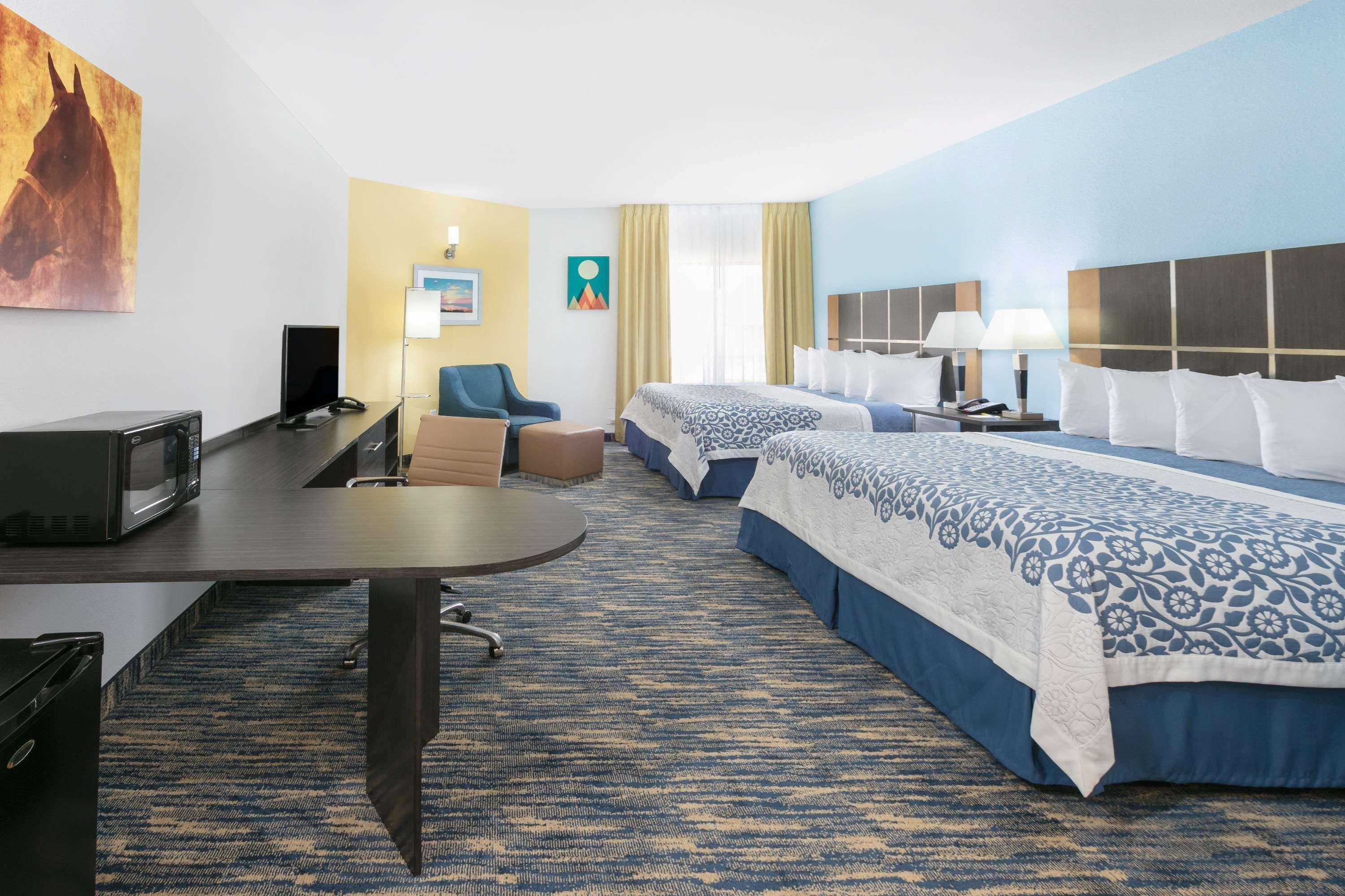 Days Inn & Suites By Wyndham Lubbock Medical Center Екстер'єр фото