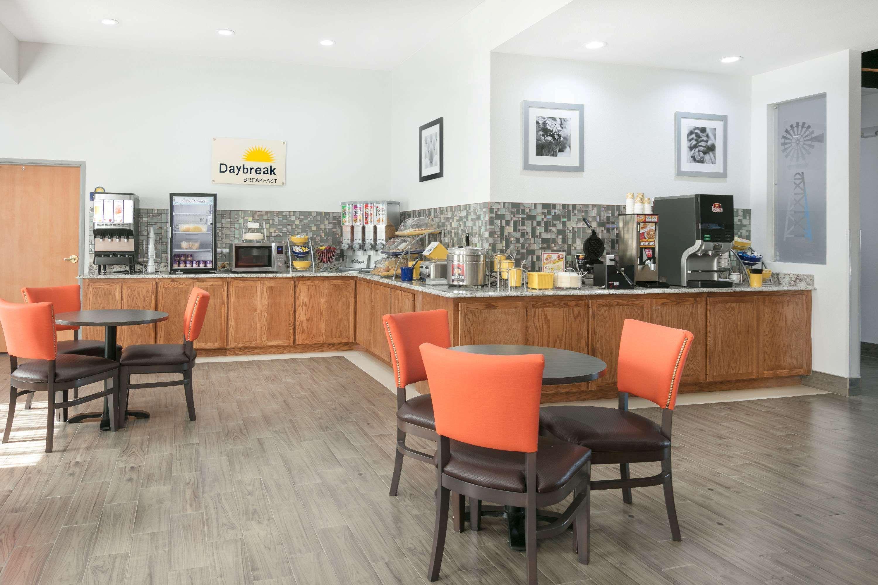 Days Inn & Suites By Wyndham Lubbock Medical Center Екстер'єр фото