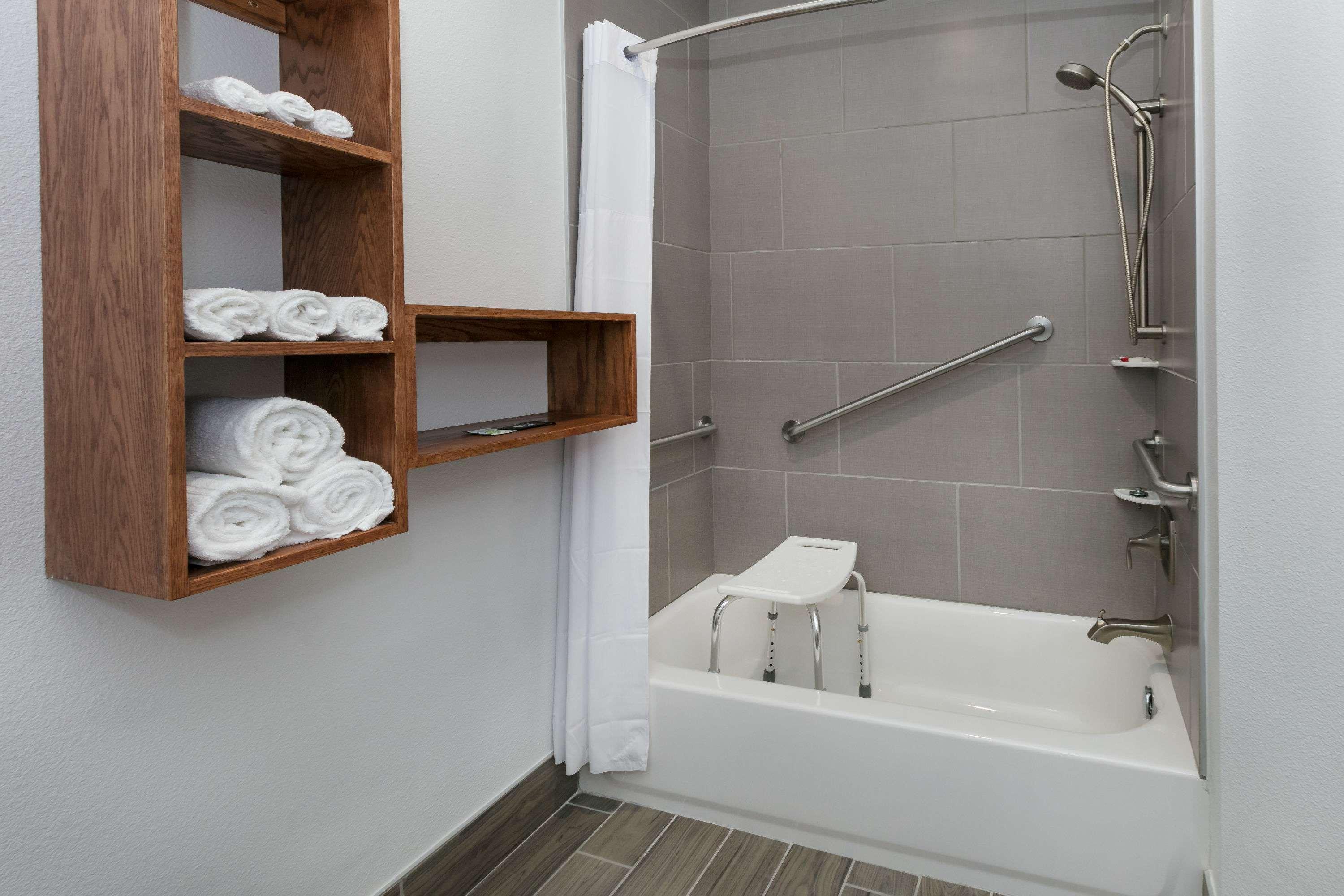 Days Inn & Suites By Wyndham Lubbock Medical Center Екстер'єр фото