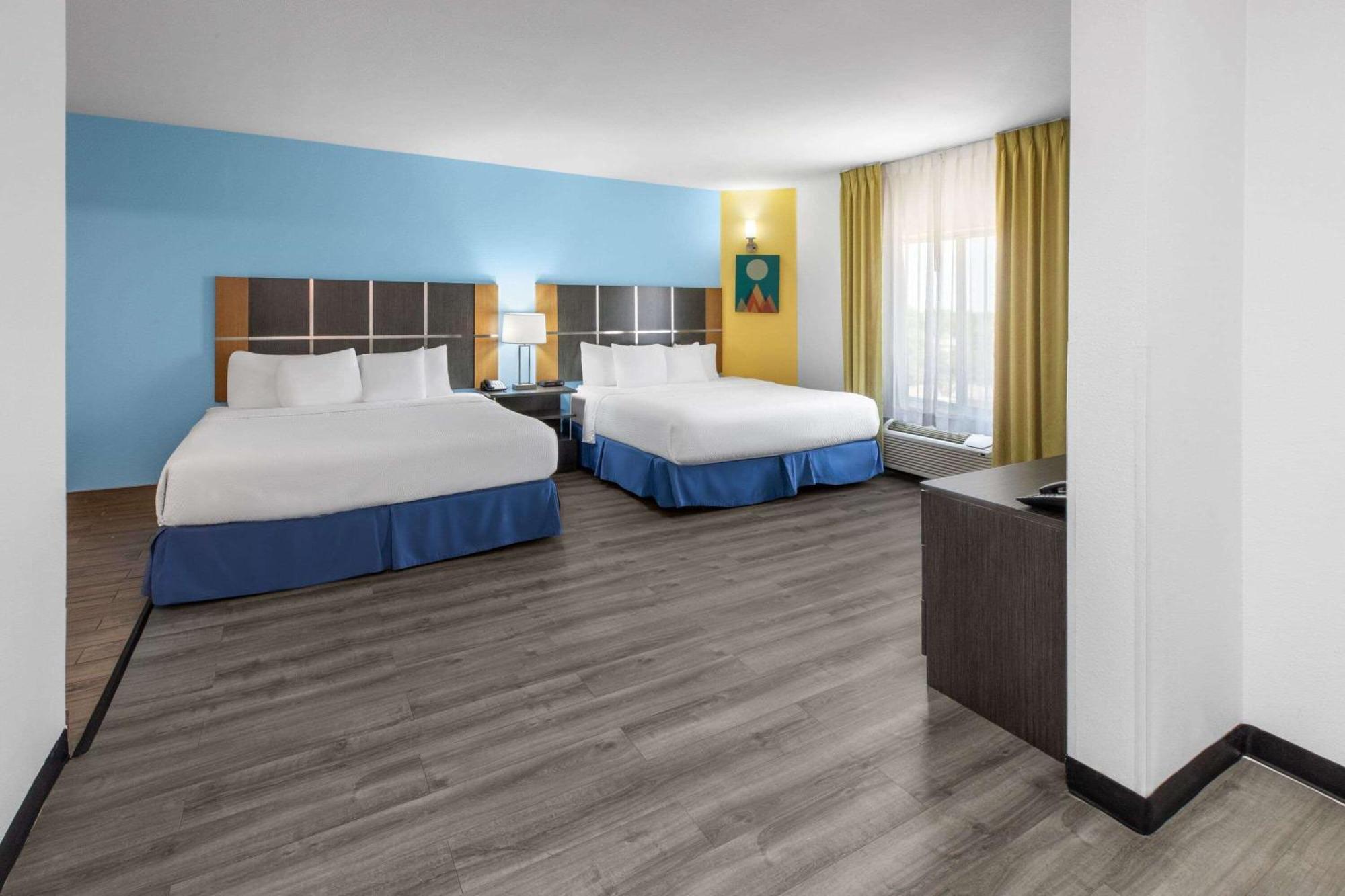 Days Inn & Suites By Wyndham Lubbock Medical Center Екстер'єр фото
