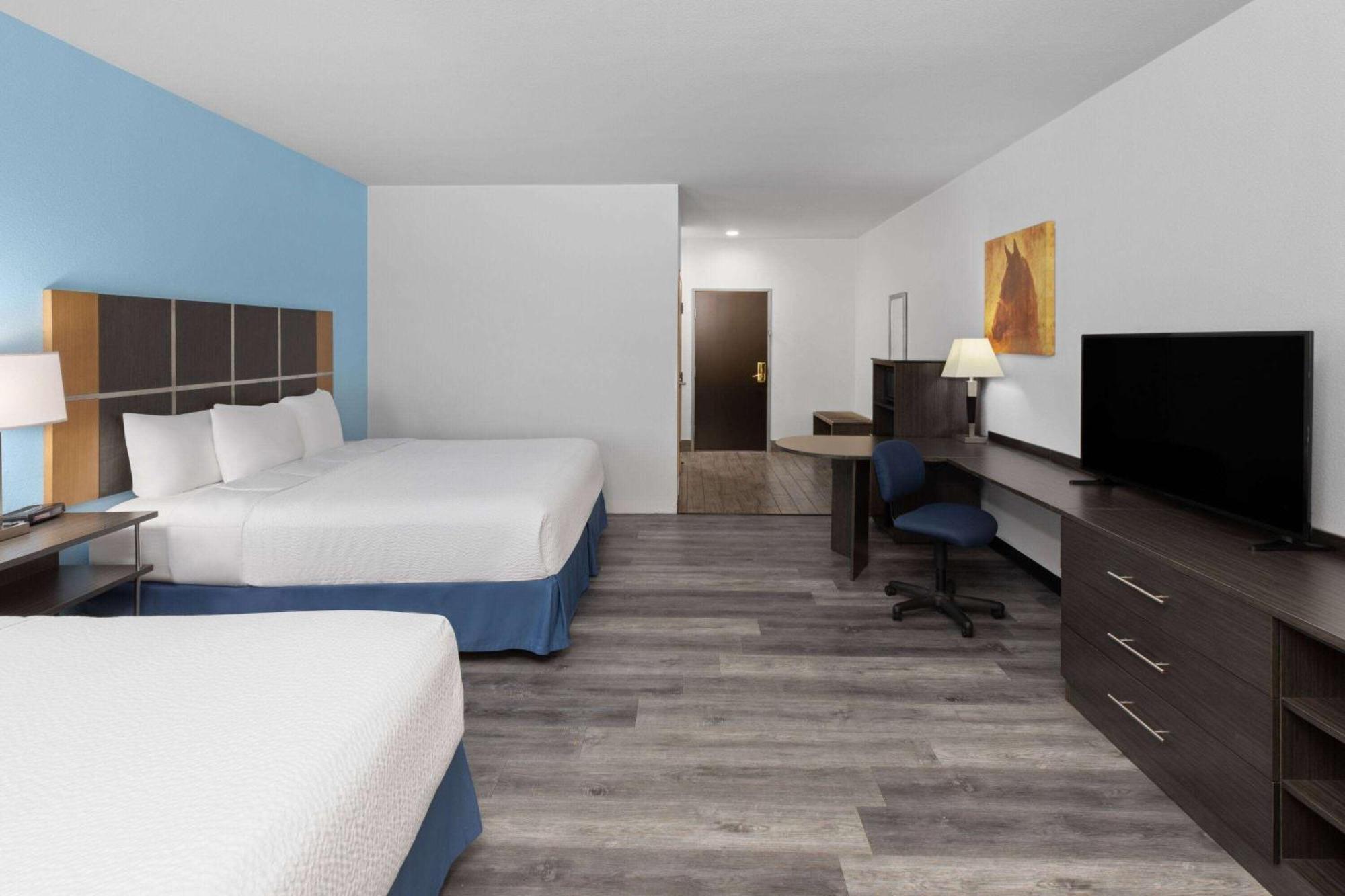 Days Inn & Suites By Wyndham Lubbock Medical Center Екстер'єр фото