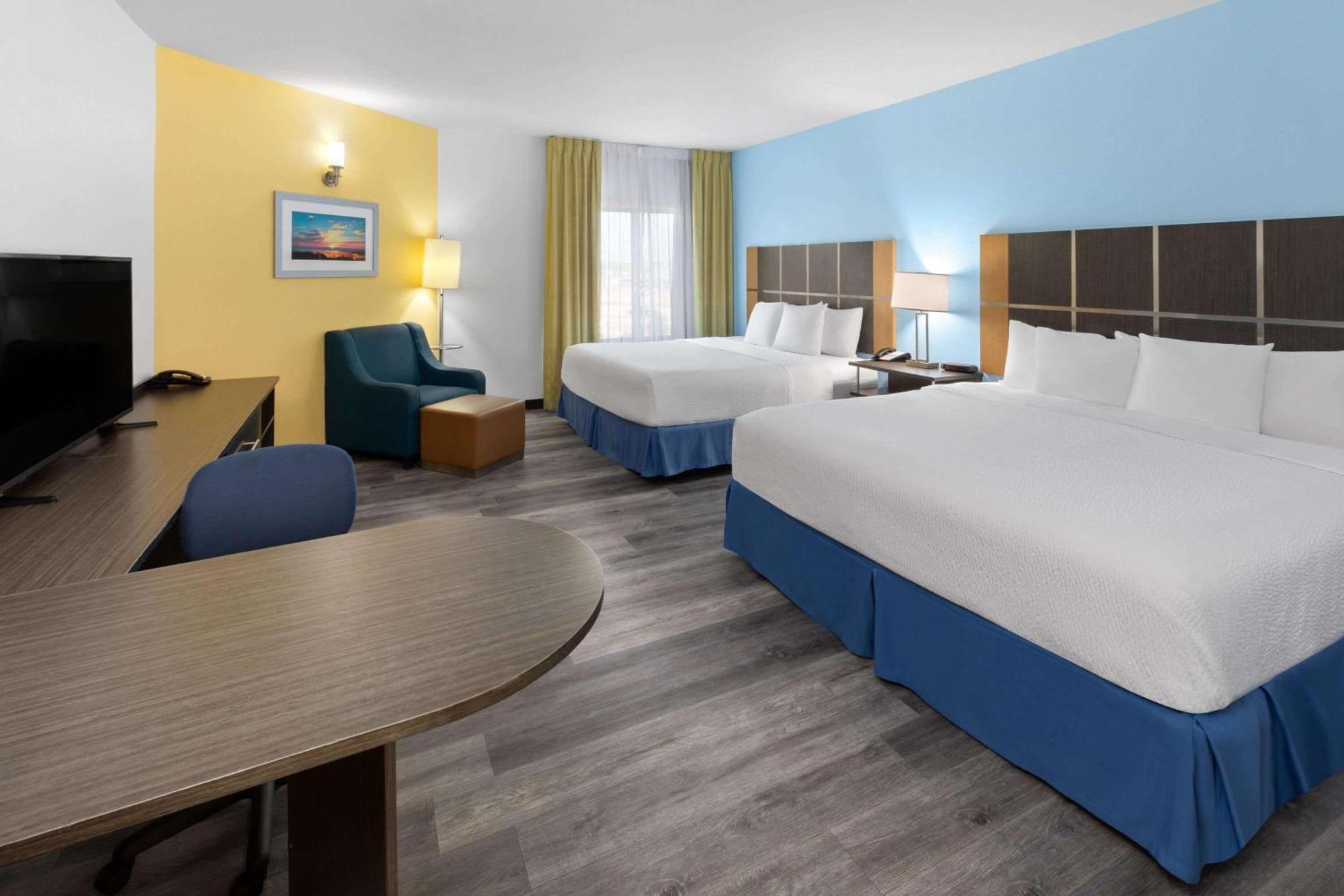 Days Inn & Suites By Wyndham Lubbock Medical Center Екстер'єр фото