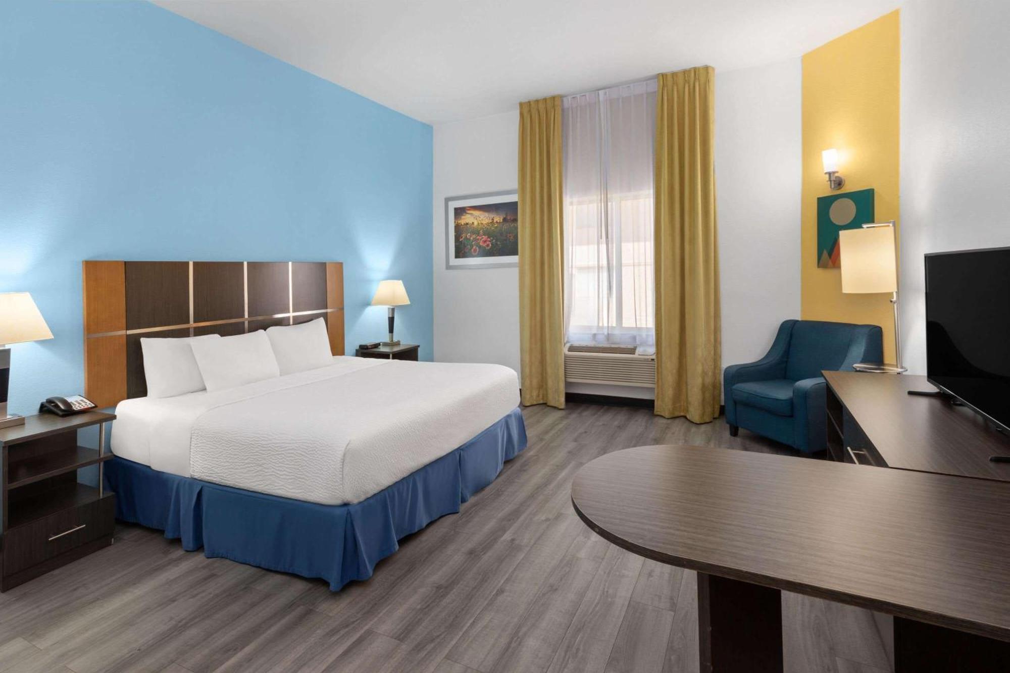 Days Inn & Suites By Wyndham Lubbock Medical Center Екстер'єр фото