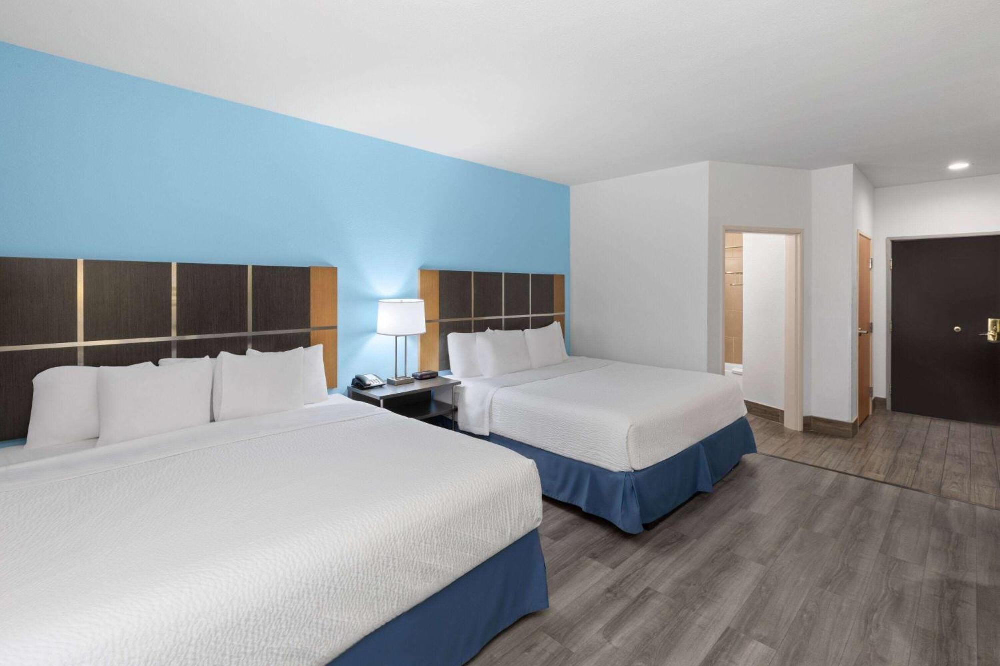 Days Inn & Suites By Wyndham Lubbock Medical Center Екстер'єр фото