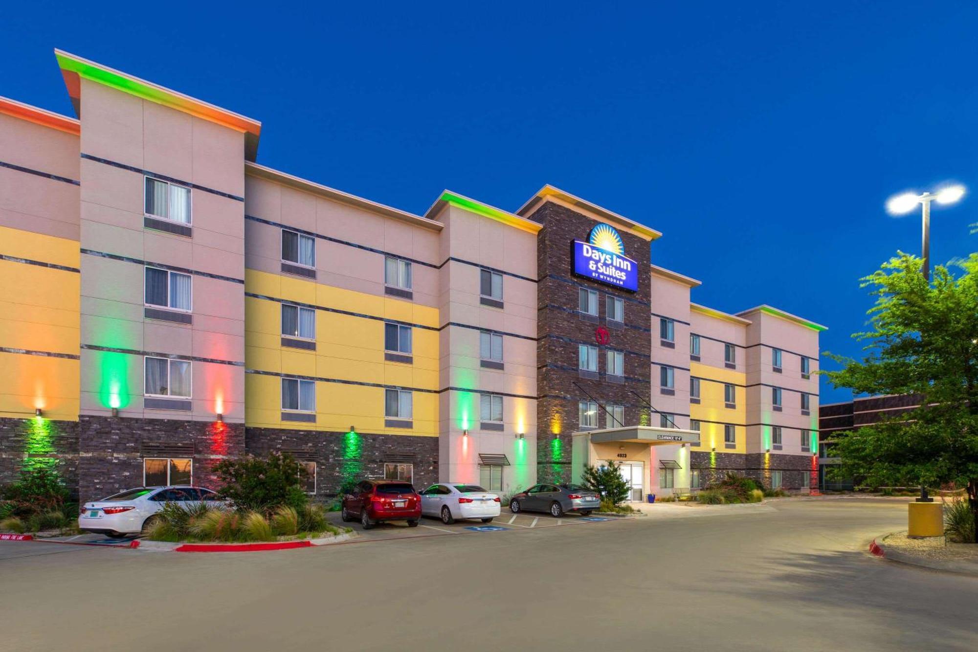 Days Inn & Suites By Wyndham Lubbock Medical Center Екстер'єр фото