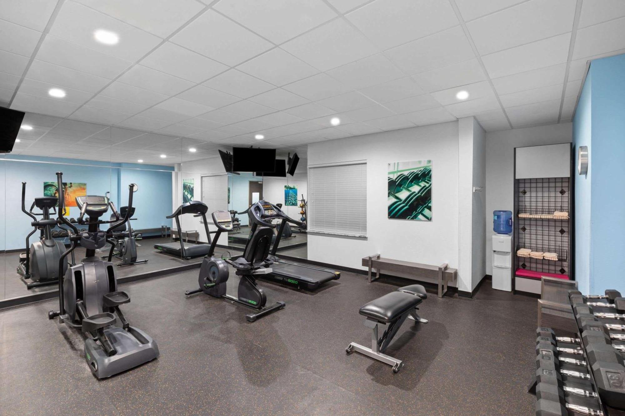 Days Inn & Suites By Wyndham Lubbock Medical Center Екстер'єр фото