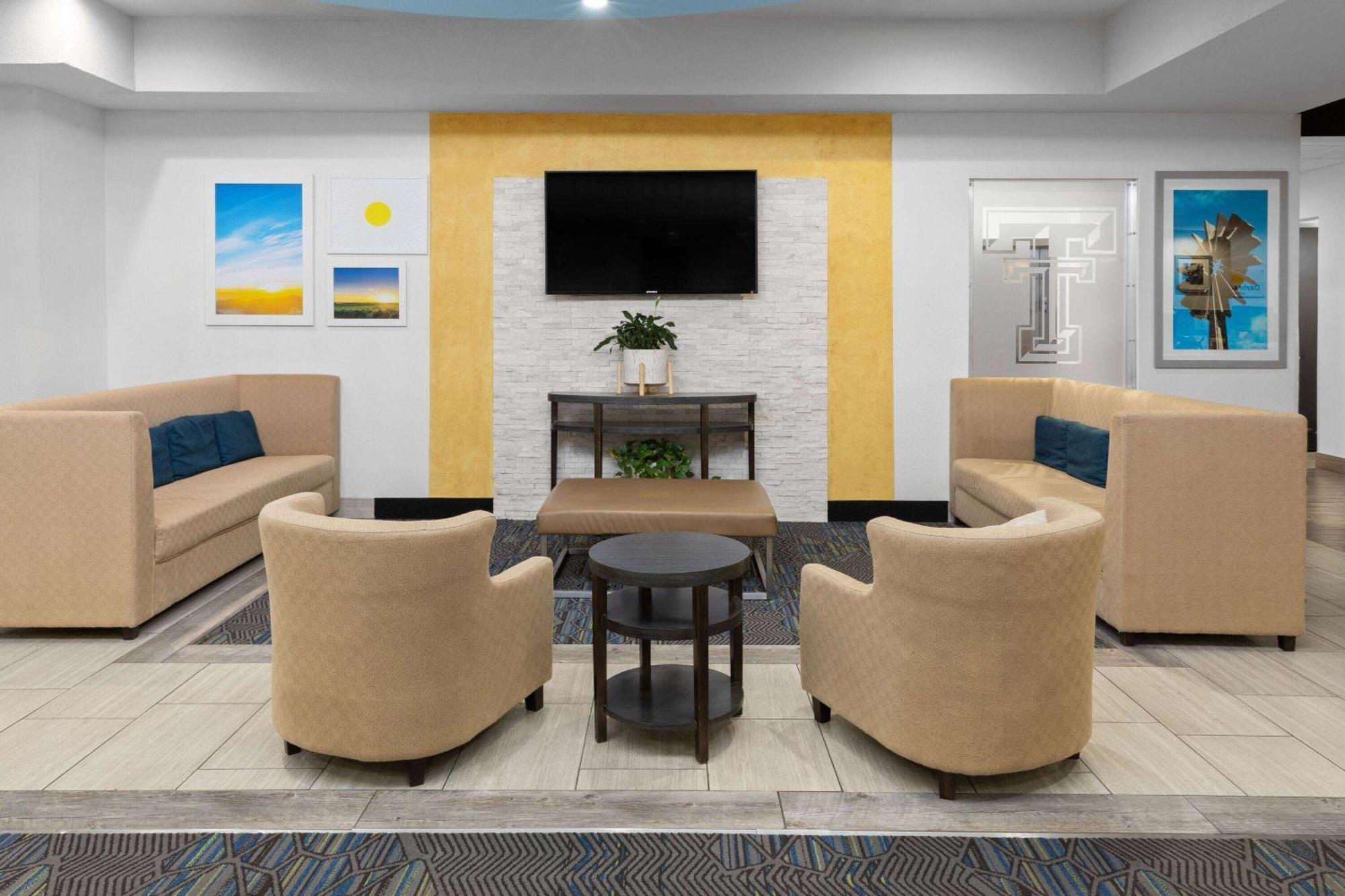 Days Inn & Suites By Wyndham Lubbock Medical Center Екстер'єр фото