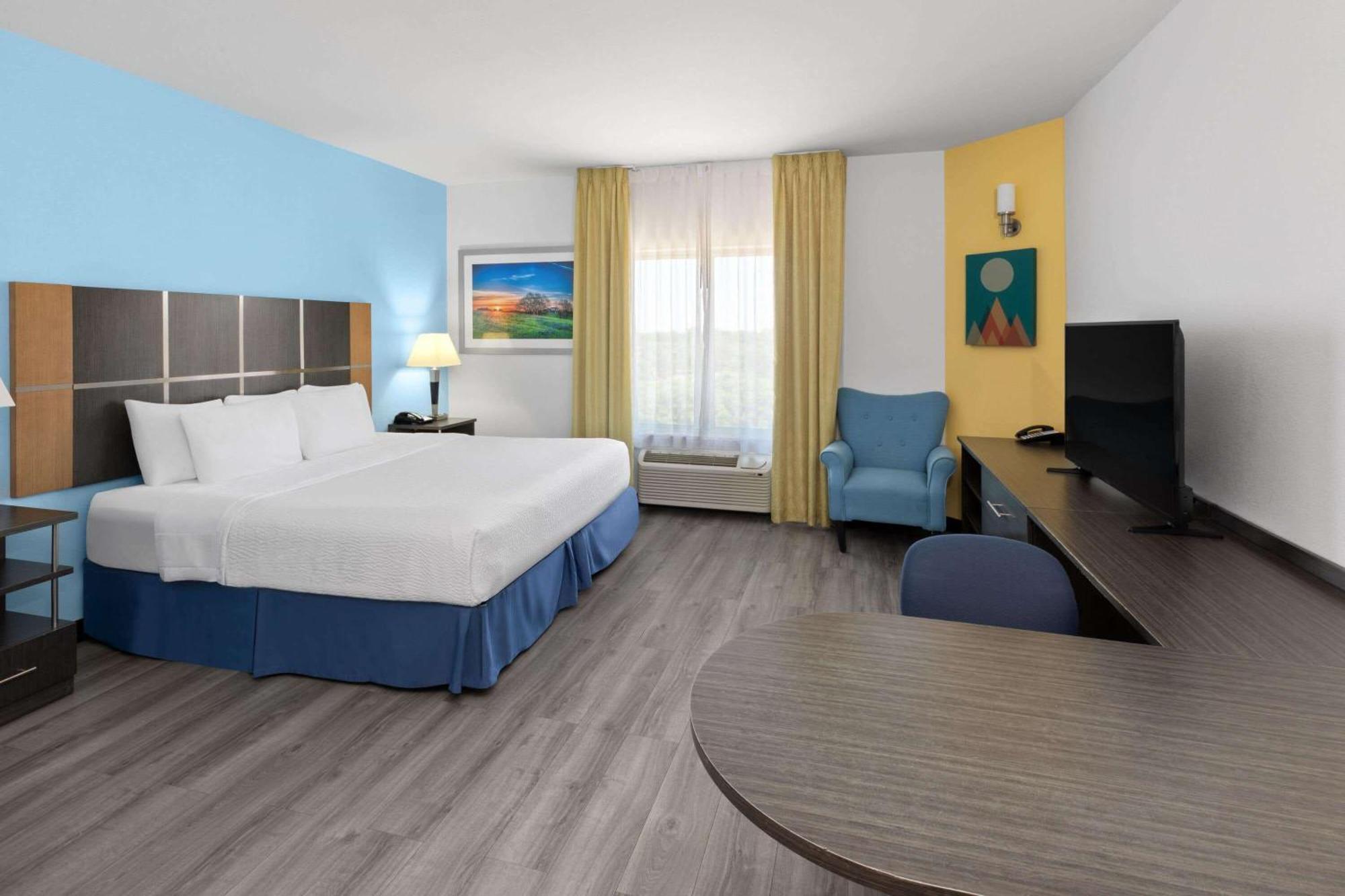 Days Inn & Suites By Wyndham Lubbock Medical Center Екстер'єр фото