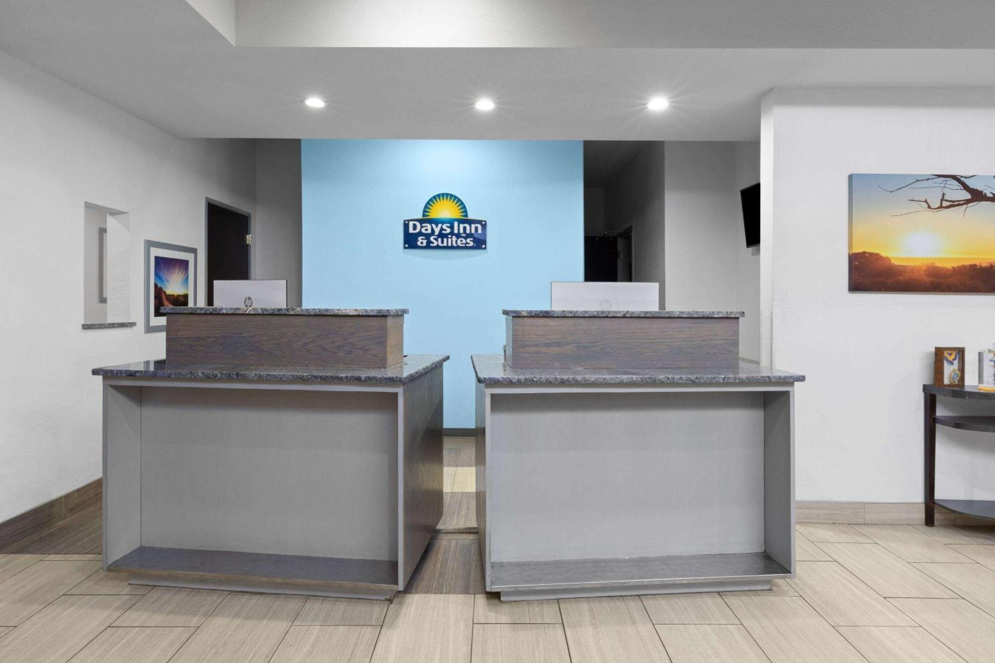 Days Inn & Suites By Wyndham Lubbock Medical Center Екстер'єр фото