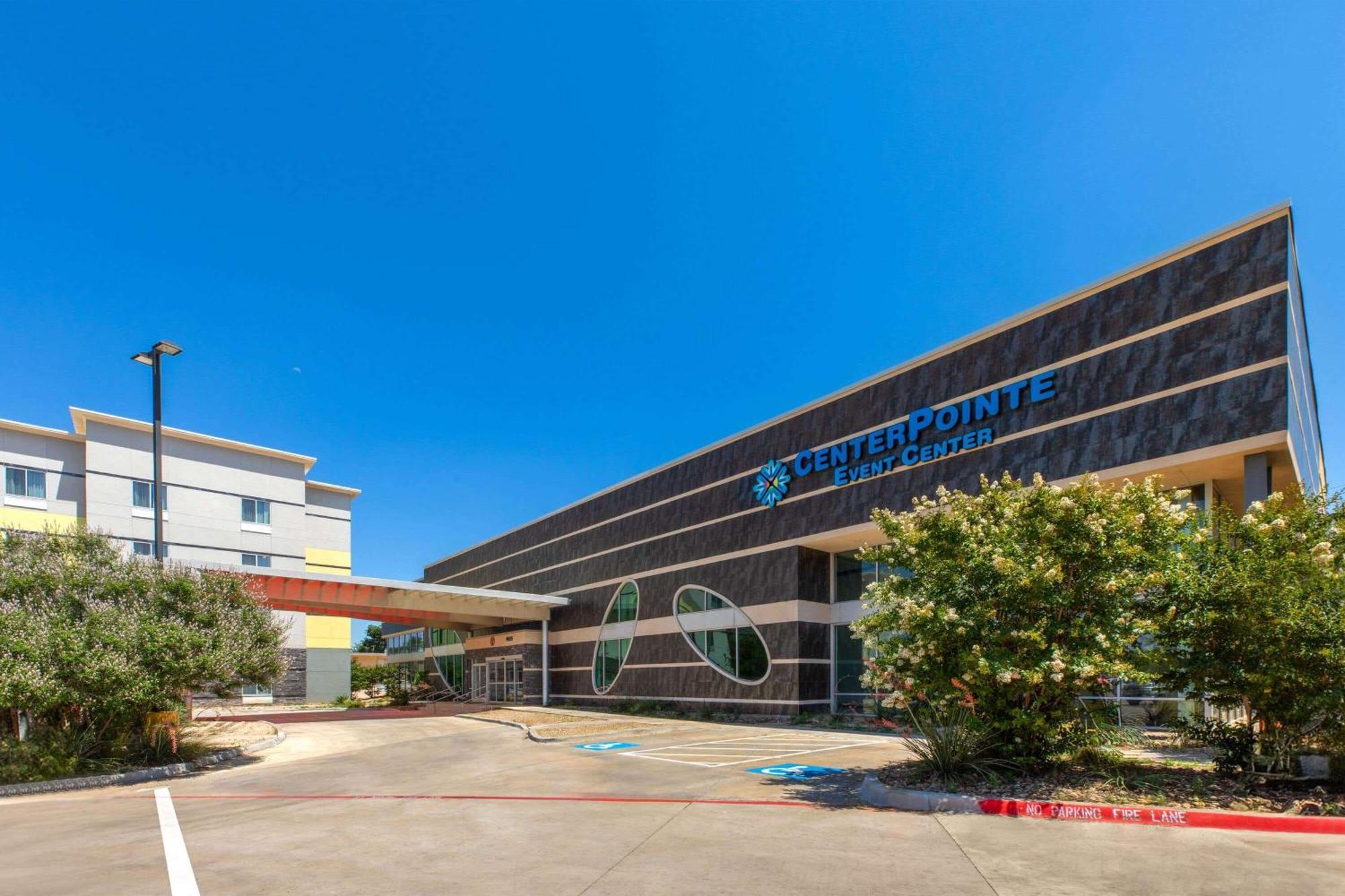 Days Inn & Suites By Wyndham Lubbock Medical Center Екстер'єр фото