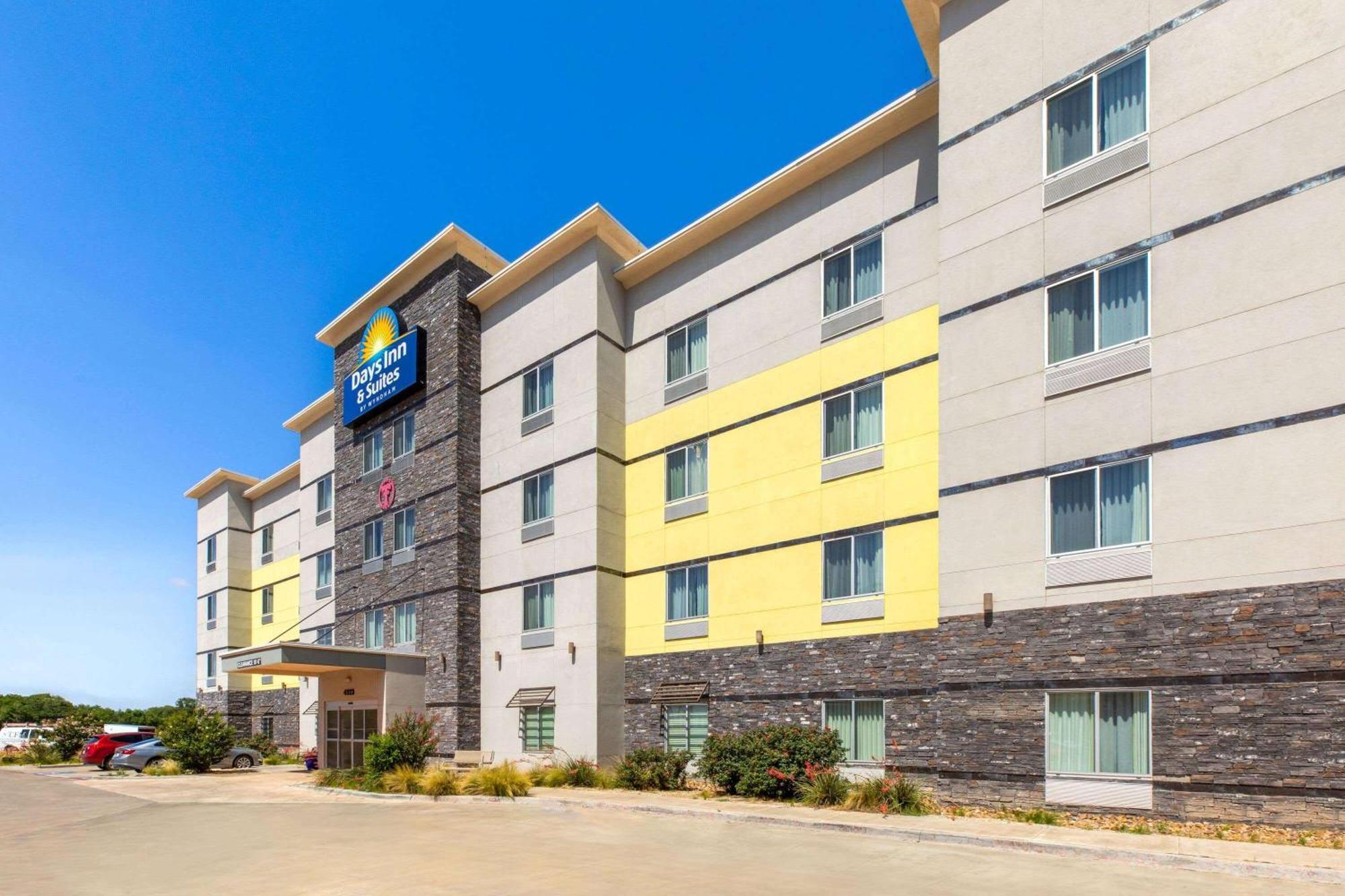 Days Inn & Suites By Wyndham Lubbock Medical Center Екстер'єр фото