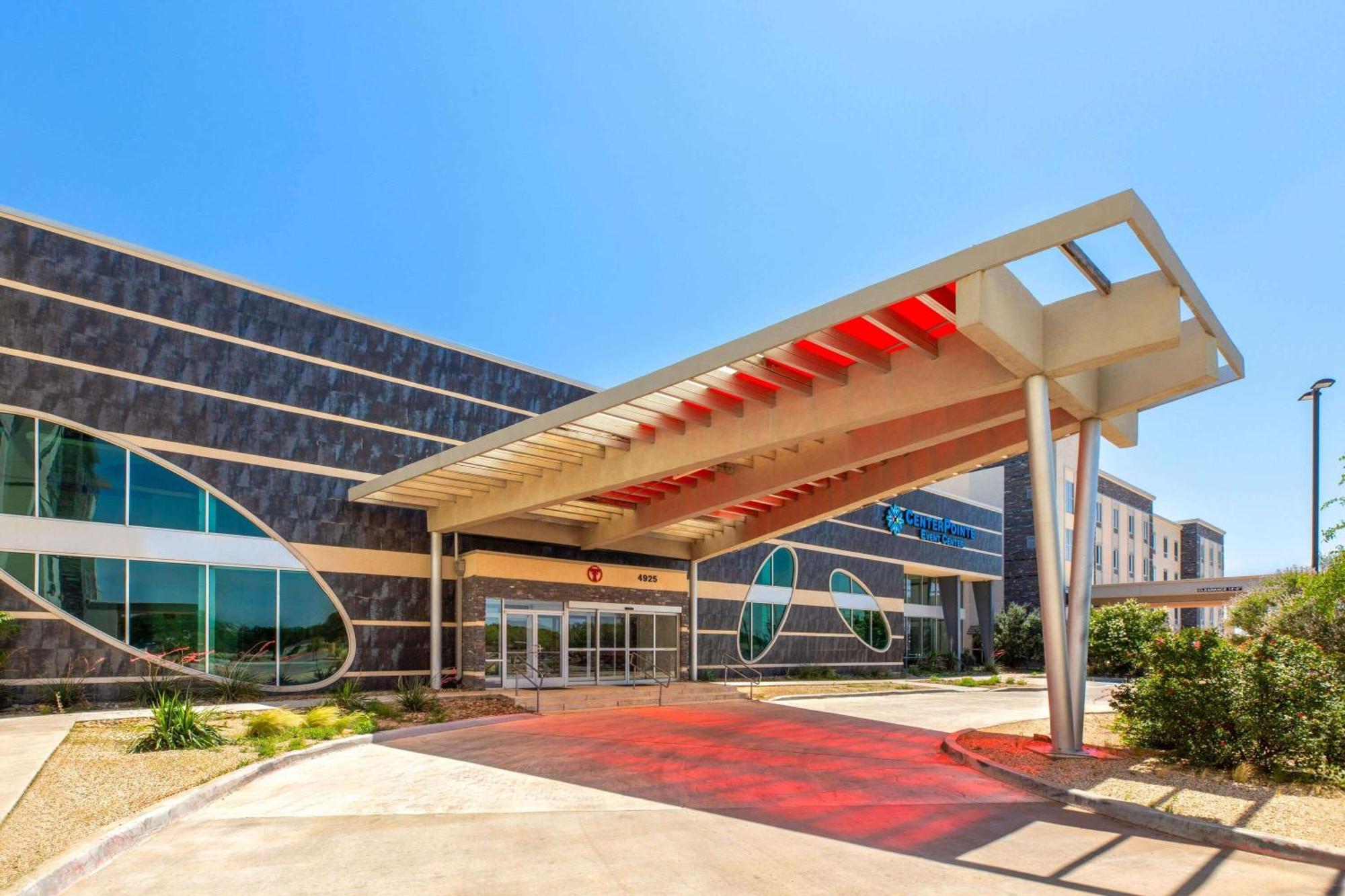 Days Inn & Suites By Wyndham Lubbock Medical Center Екстер'єр фото