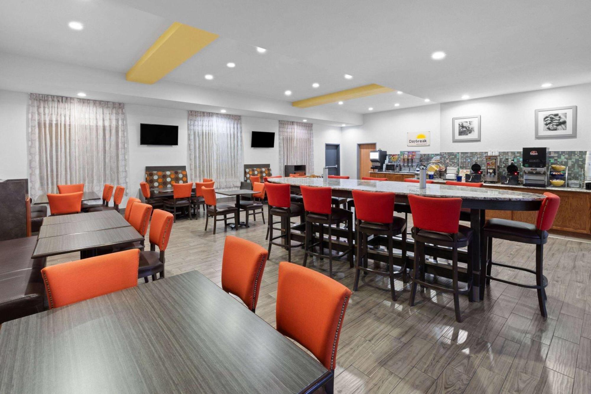 Days Inn & Suites By Wyndham Lubbock Medical Center Екстер'єр фото