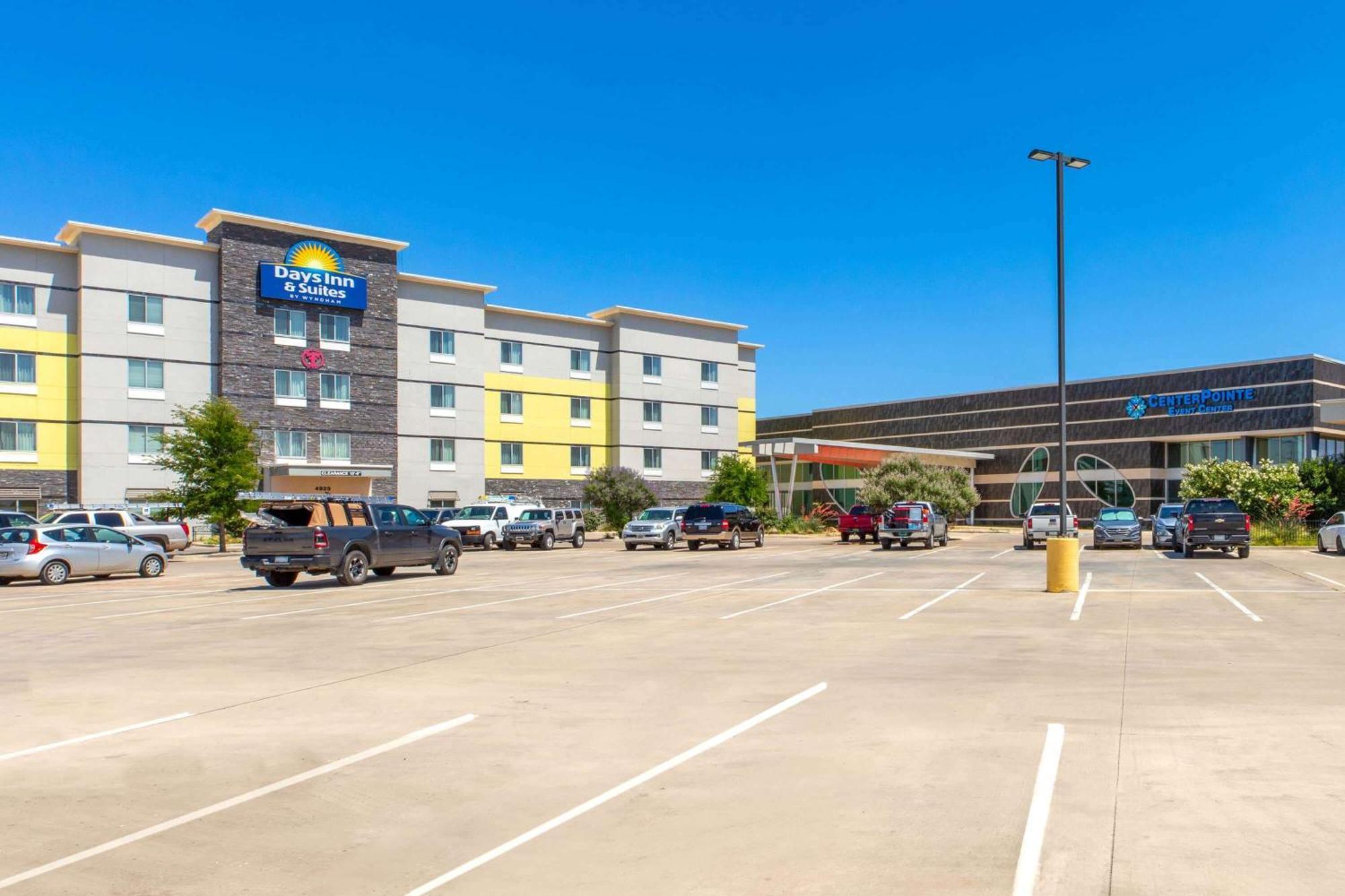 Days Inn & Suites By Wyndham Lubbock Medical Center Екстер'єр фото