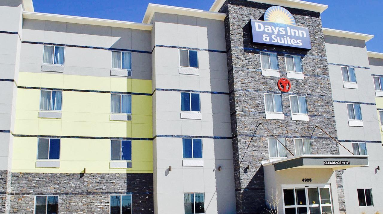Days Inn & Suites By Wyndham Lubbock Medical Center Екстер'єр фото