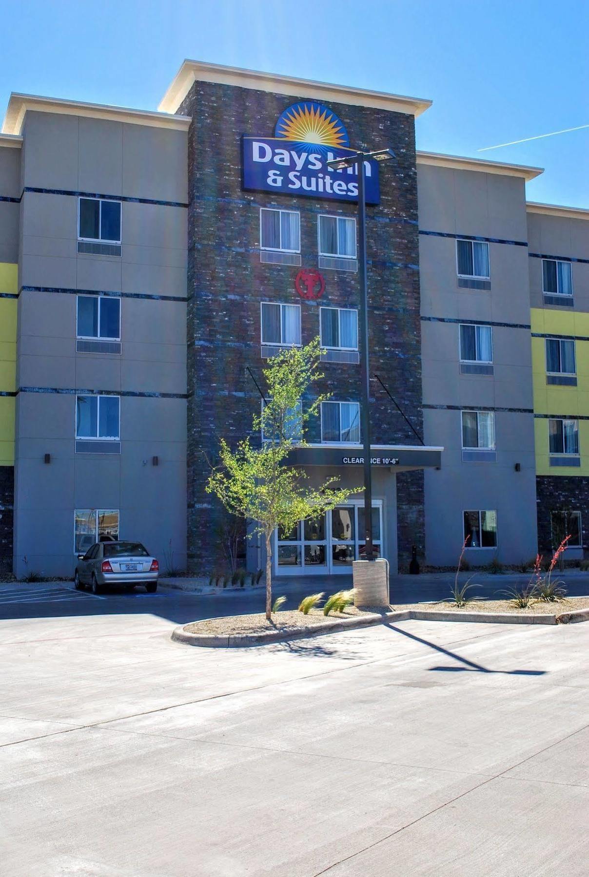 Days Inn & Suites By Wyndham Lubbock Medical Center Екстер'єр фото