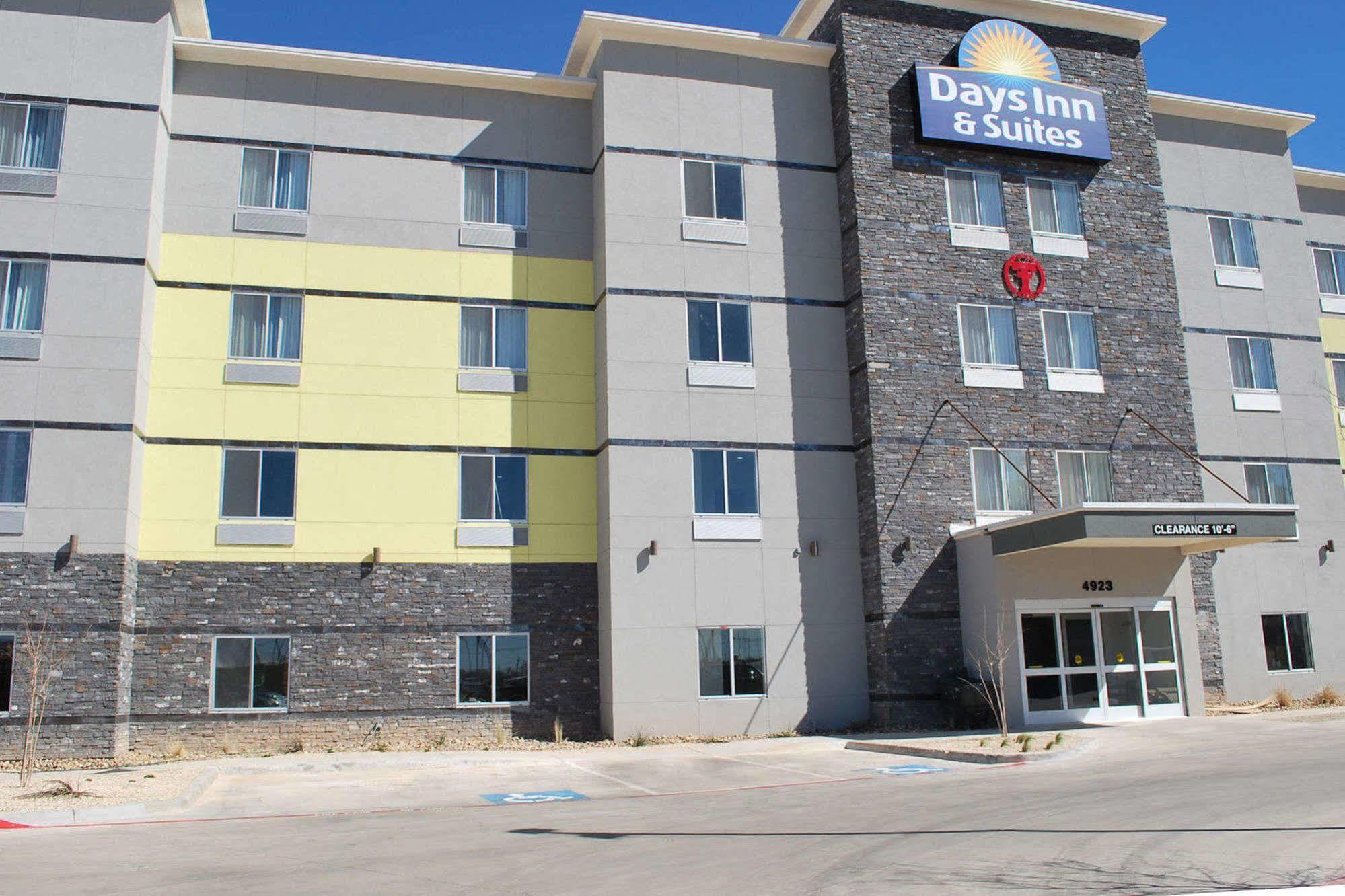 Days Inn & Suites By Wyndham Lubbock Medical Center Екстер'єр фото