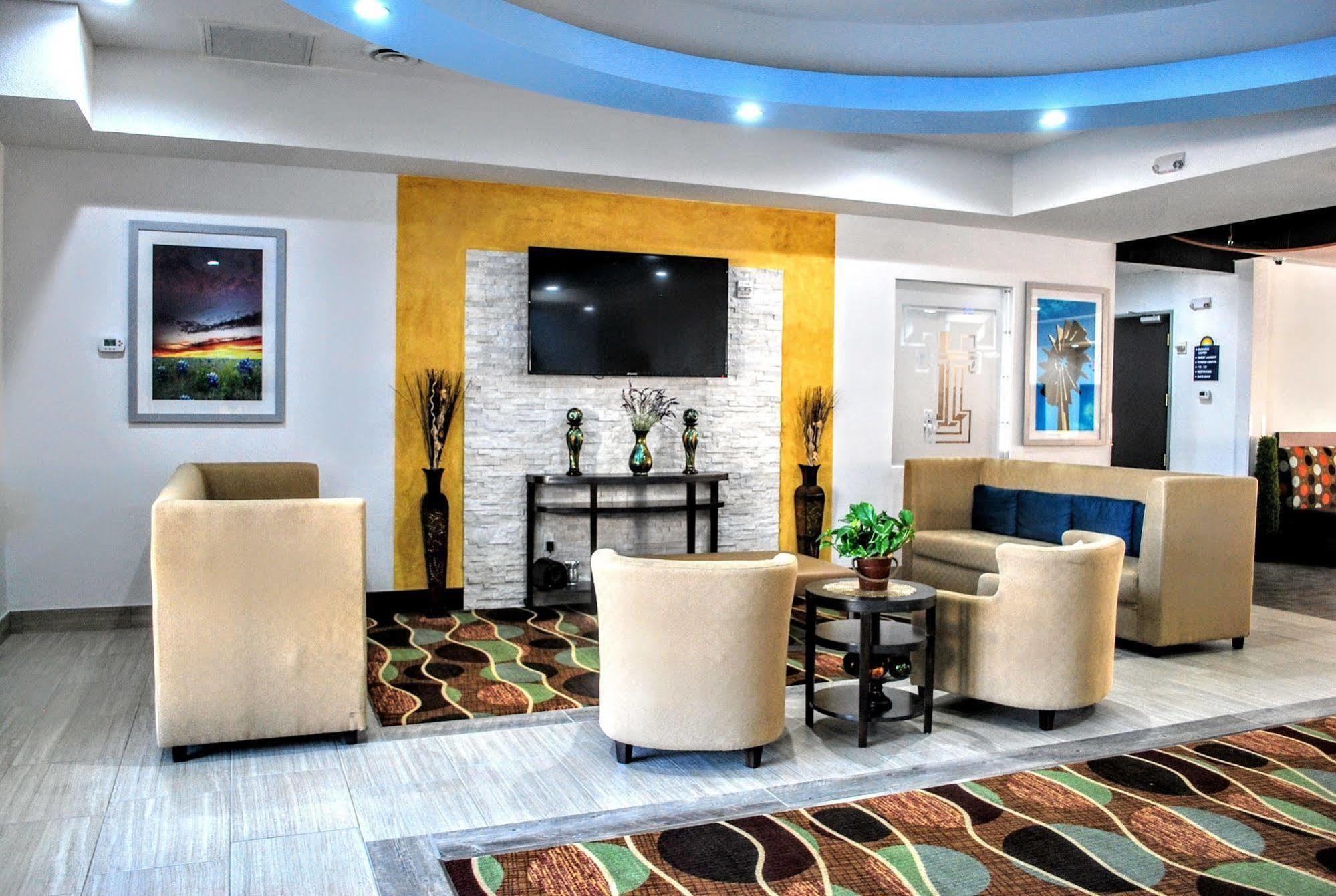 Days Inn & Suites By Wyndham Lubbock Medical Center Екстер'єр фото