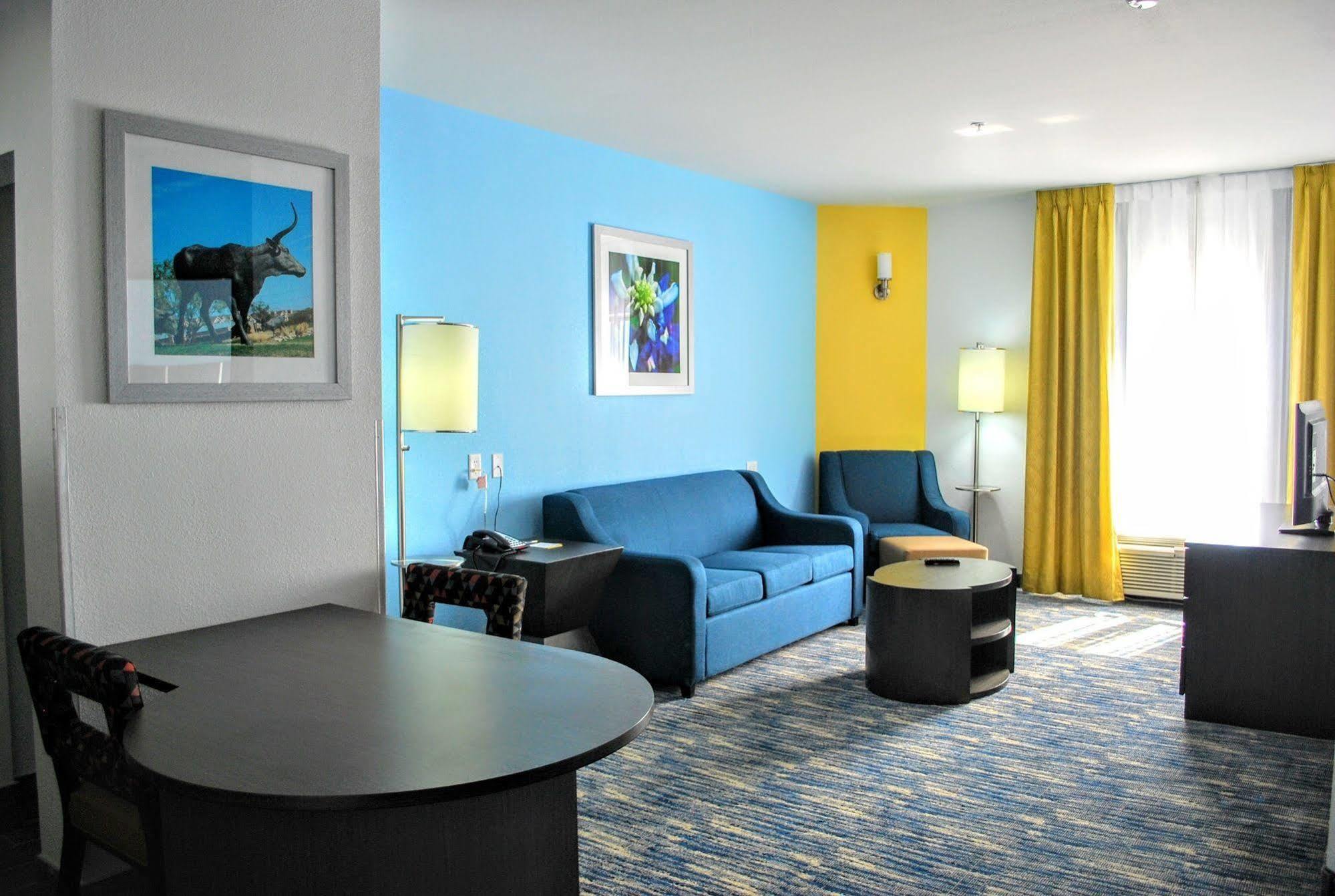 Days Inn & Suites By Wyndham Lubbock Medical Center Екстер'єр фото