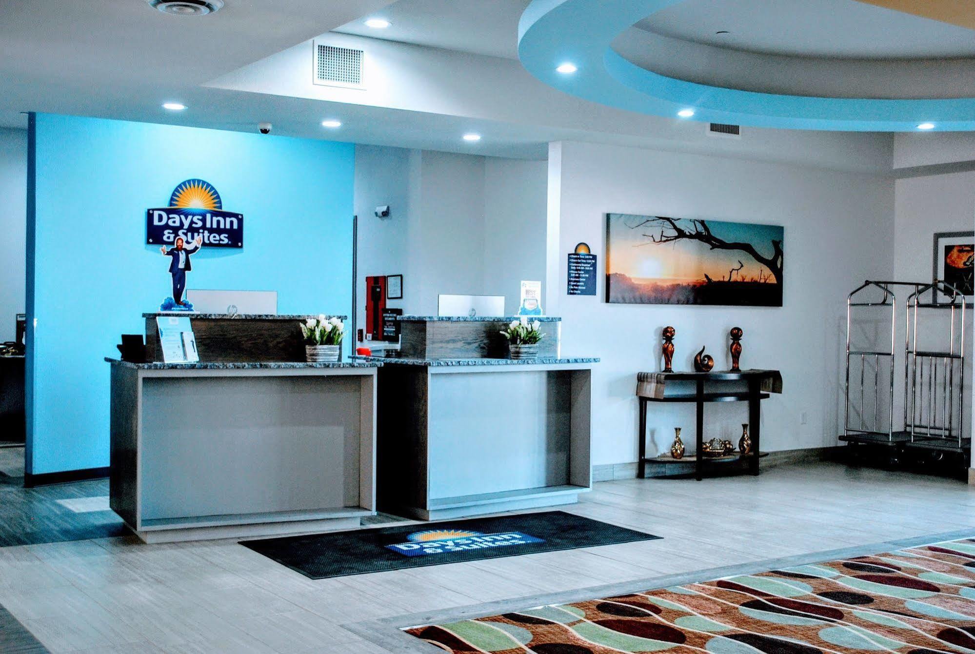 Days Inn & Suites By Wyndham Lubbock Medical Center Екстер'єр фото