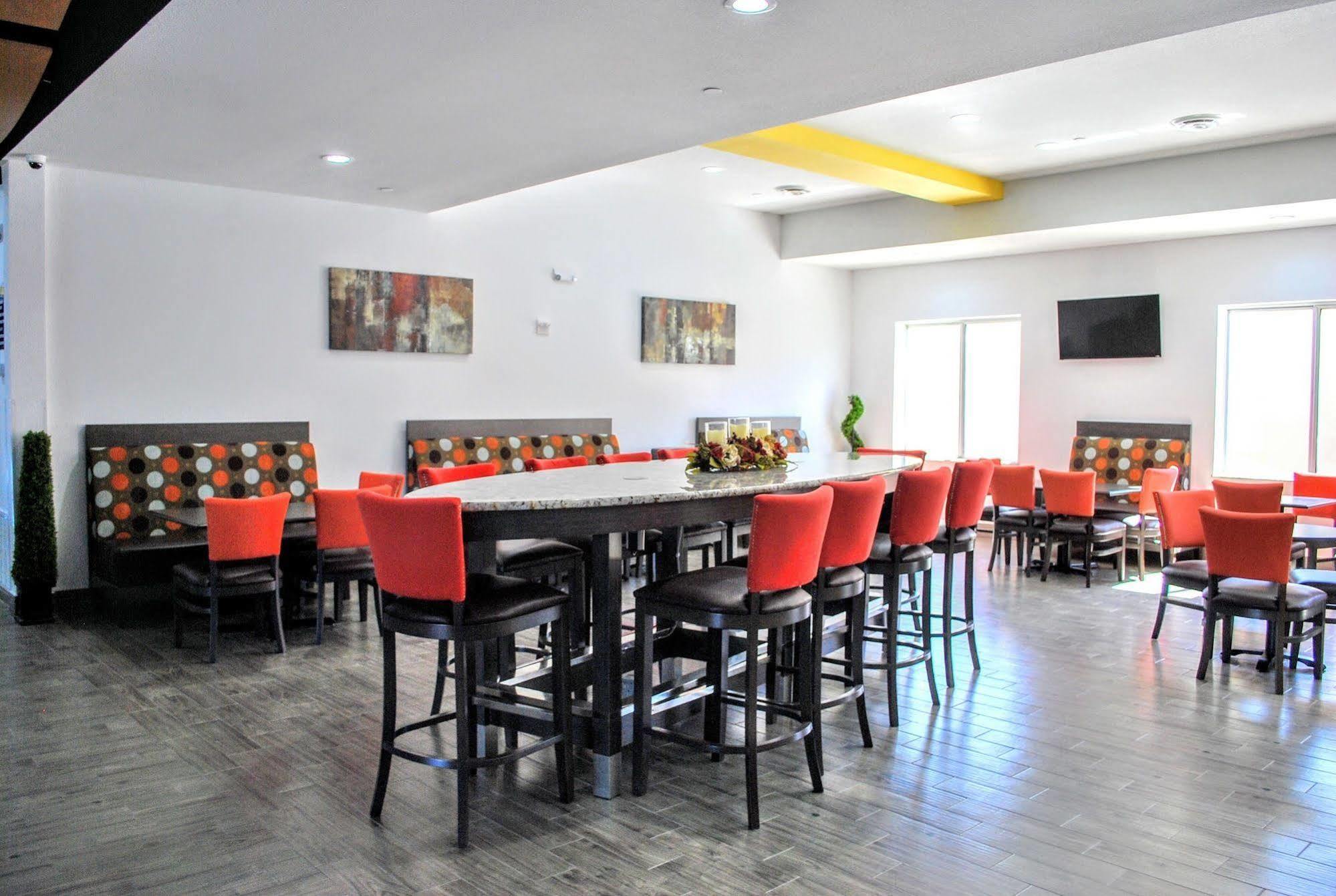 Days Inn & Suites By Wyndham Lubbock Medical Center Екстер'єр фото