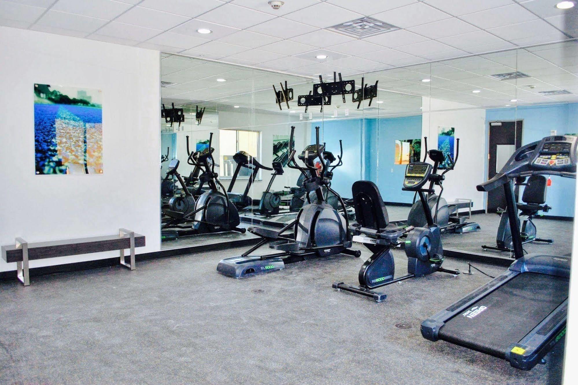 Days Inn & Suites By Wyndham Lubbock Medical Center Екстер'єр фото