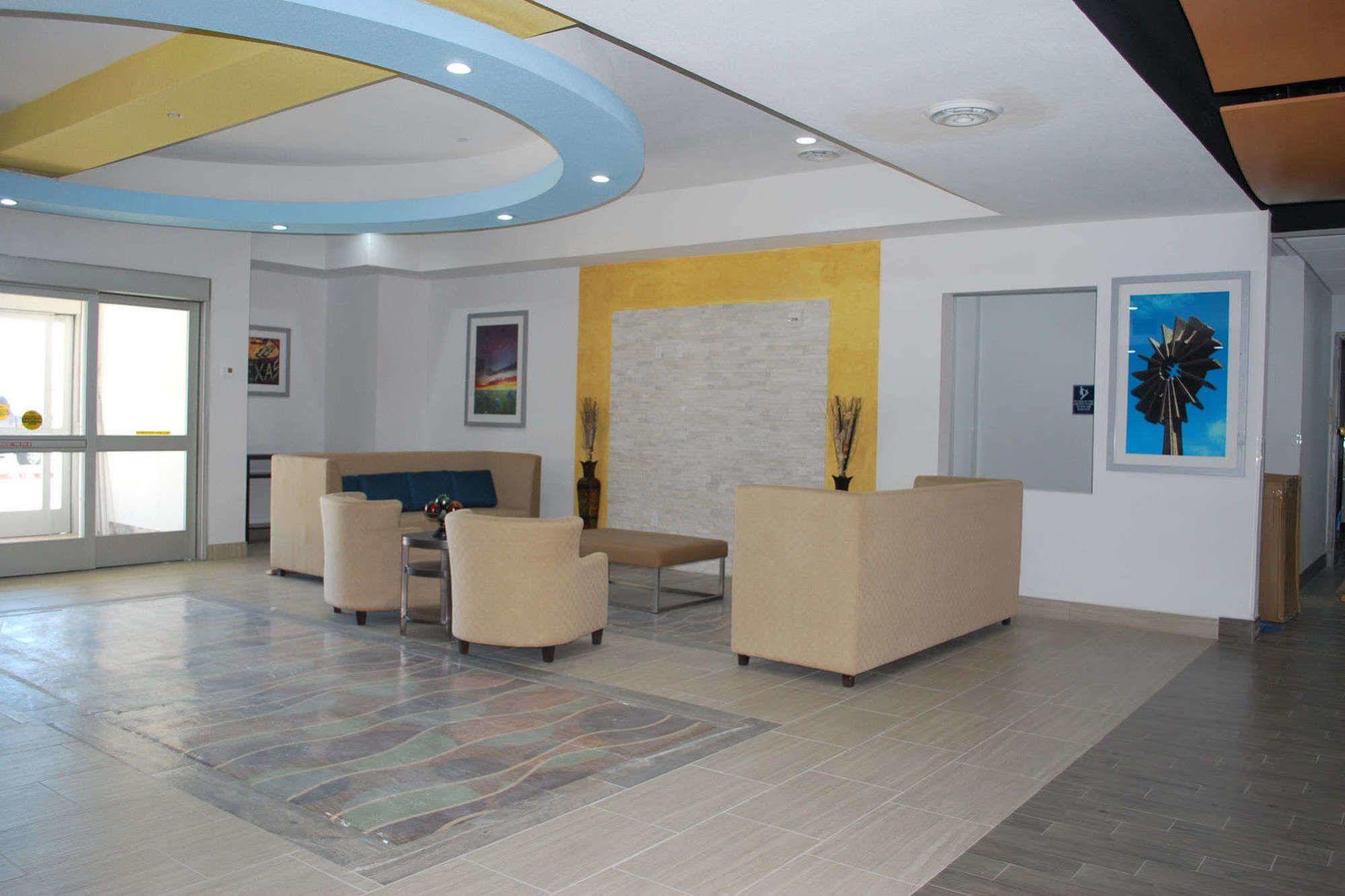 Days Inn & Suites By Wyndham Lubbock Medical Center Екстер'єр фото