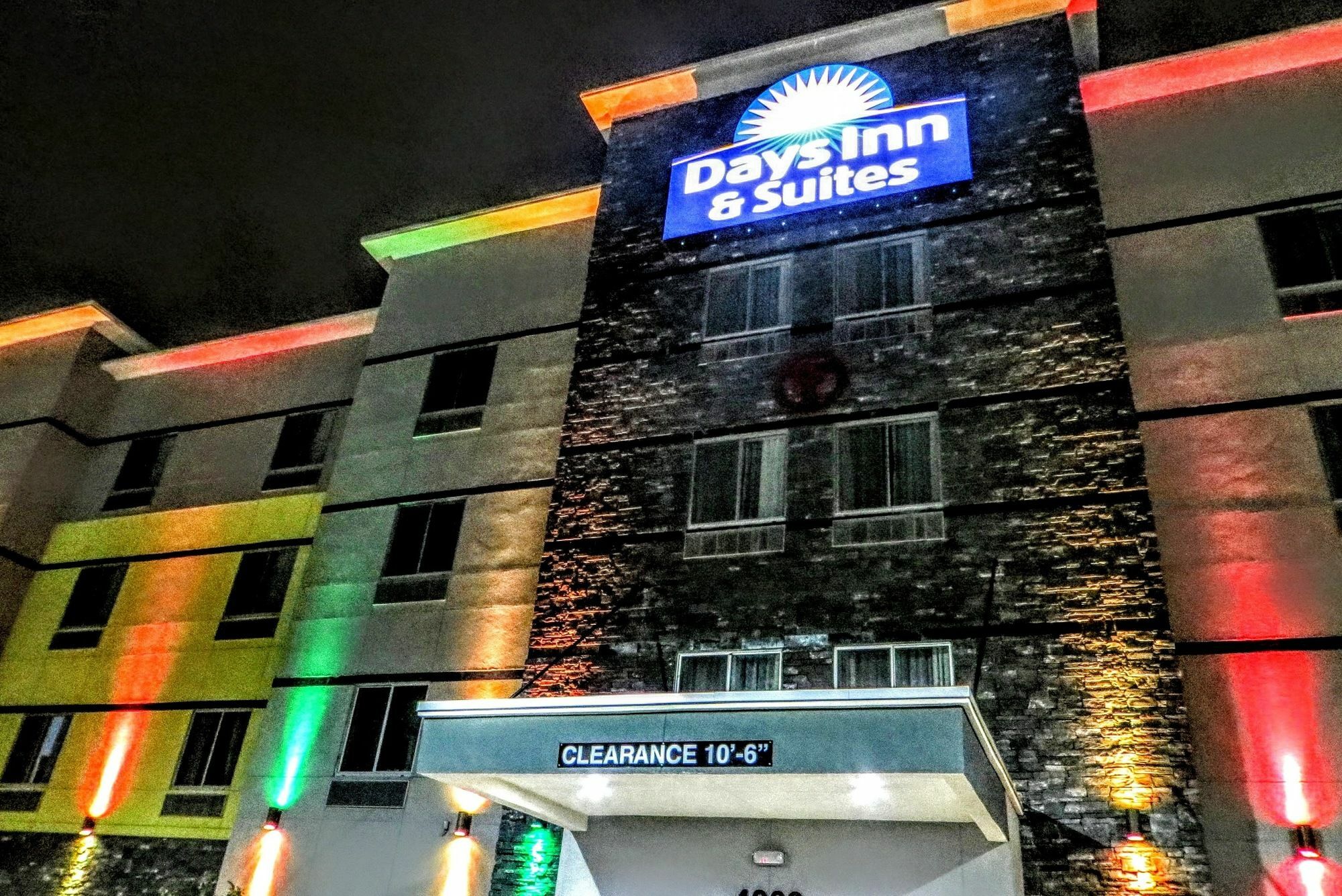 Days Inn & Suites By Wyndham Lubbock Medical Center Екстер'єр фото